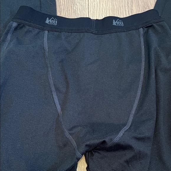 REI Black Kids' Leggings - Picture 3 of 3